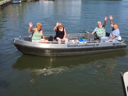 Elektrische-sloep-met-gasten